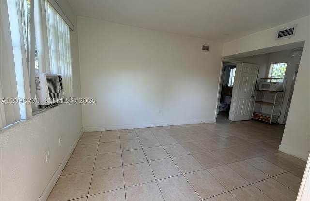 2772 SW 23 TERR Gallery 4