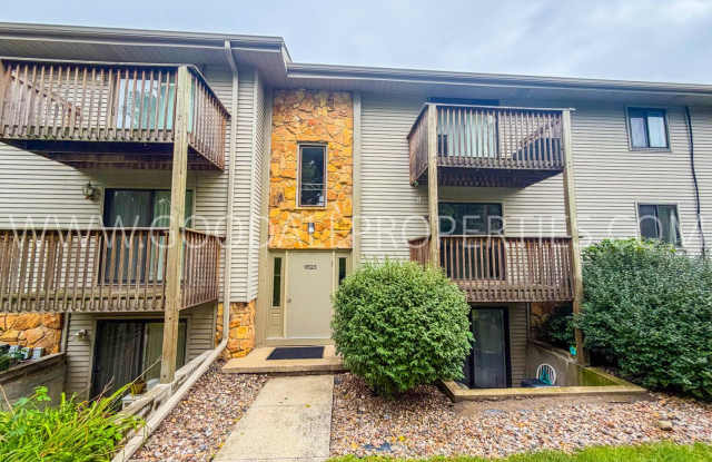 Short term lease available! 2 Bed, 2 Bath Condo with Pool Access in Clive Gallery 1