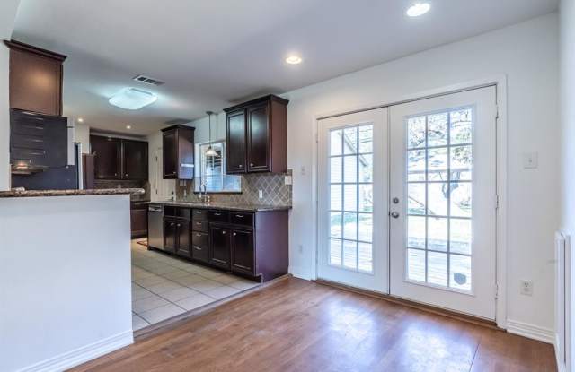 1050 Stonecrest Drive Gallery 3