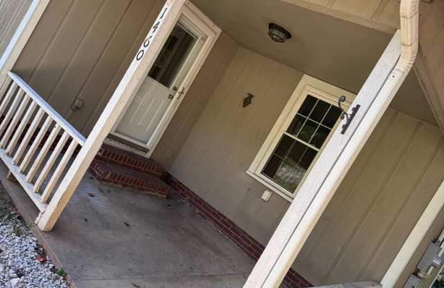 2 BDRM 1 BA HOME AVAILABLE NOW!! Gallery 4