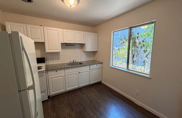 One Bedroom Apartment in the Heart of Midtown Gallery 4