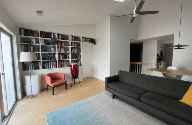 Charming 2BR Condo in Washington, DC Gallery 1