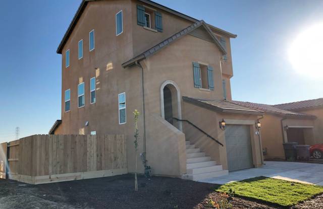 166 Barker LN. Merced. Available now! Gallery 4