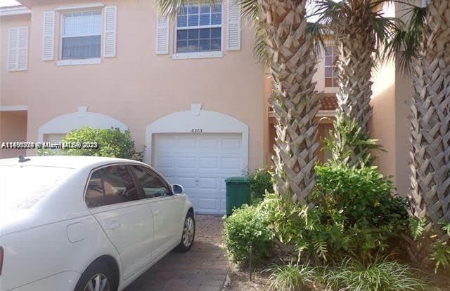 6303 Landings Way - 6303 Landings Way, Tamarac, FL 33321