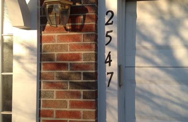 2547 VIREO COURT Gallery 2