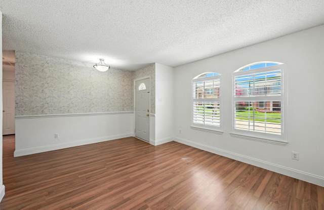 5025 Boxwood Lane Gallery 2