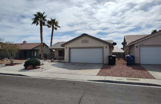 Cozy 2 Bedroom 2 Bathroom with office area! Gallery 3