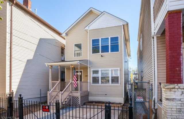 284 S 6th St photos photos