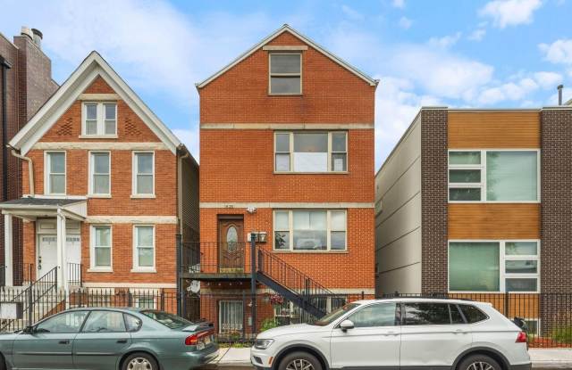 1638 W Blackhawk Street unit: 3 photos photos