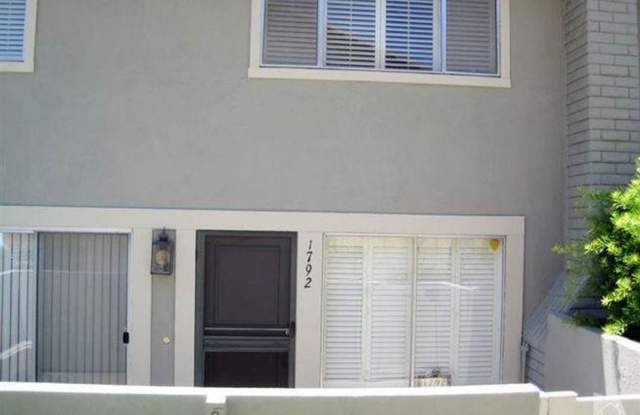 Charming Thousand Oaks Townhome with Attached 1 Car Garage  Assigned Parking Space photos photos