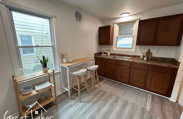 NO APPLICATION FEE THROUGH FRIDAY SEPTEMBER 18TH!!! Lovely 2 Bedroom 1 Bathroom now available for rent! Gallery 4