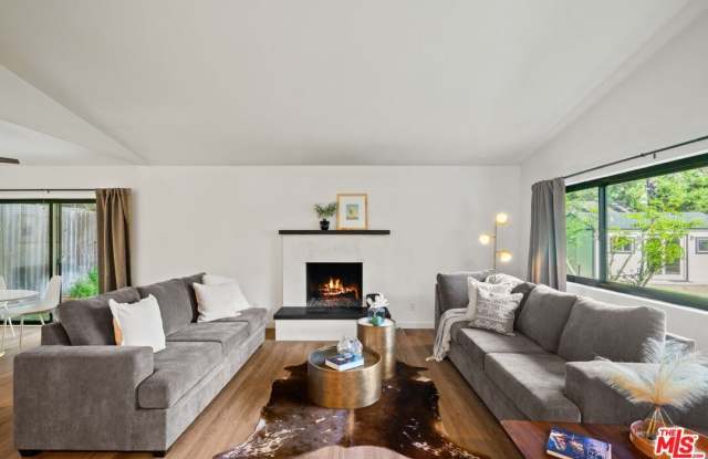 1380 Old Topanga Canyon Rd photos photos