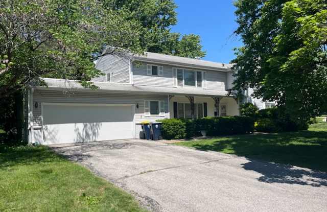 Ward Parkway Duplex Home with 2 Car Garage - 1504 Meadow Lake Terrace, Kansas City, MO 64114