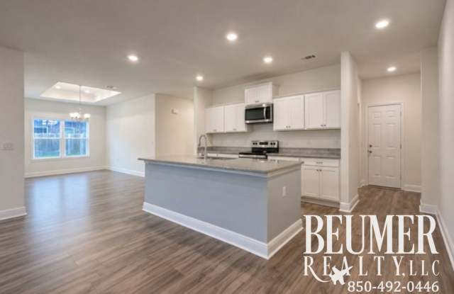 5 BR 3 Bath 2,614 sqft Home in Milton Awaits Gallery 4