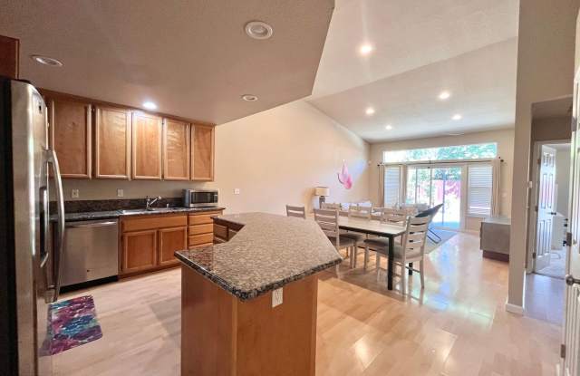Bright and Open 3 bed / 2 bath Home in Davis photos photos