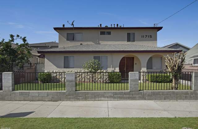11715 Menlo Avenue Gallery 2