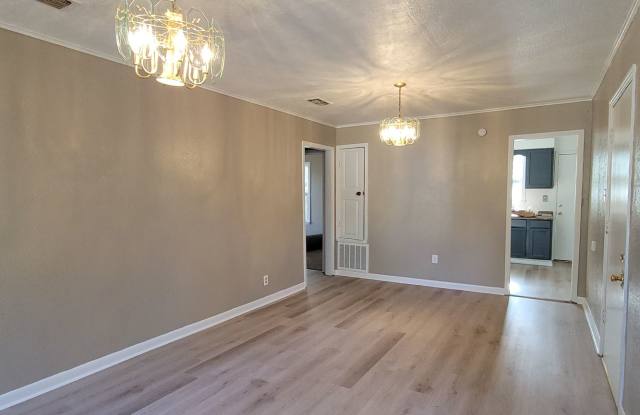 Great 2 bedroom/1 bath house with Central Air  Heat photos photos