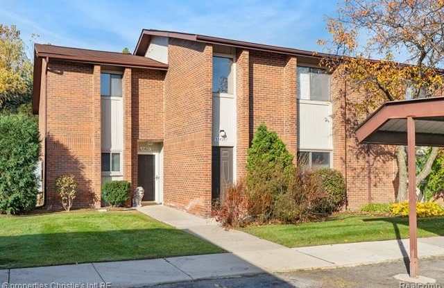33829 PONDVIEW Circle - 33829 Pondview Circle, Livonia, MI 48152