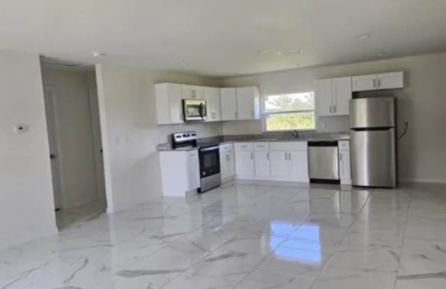 MOVE IN READY-3br 2ba Single Family home in a Great Location! Gallery 3