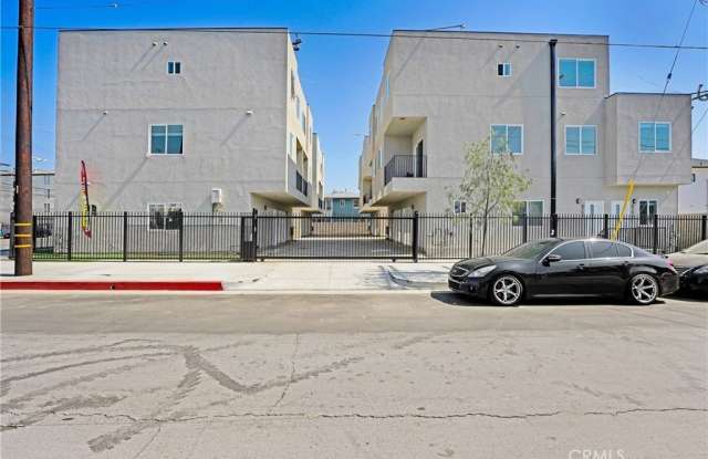 6752 Vanowen Ave photos photos