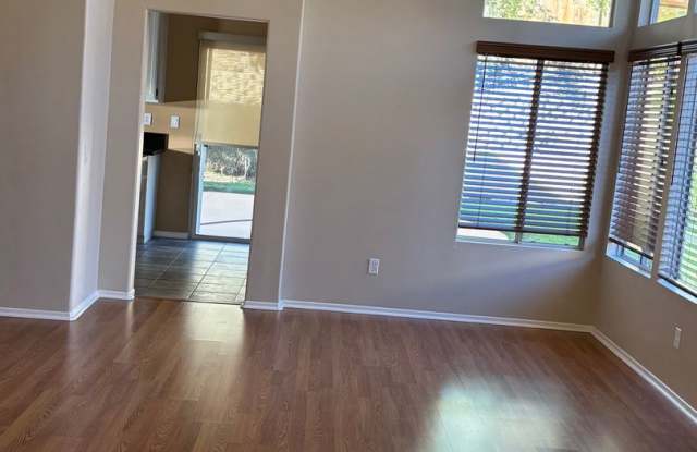 Beautiful  4 bedrooms, 2 full bathrooms Tenant Occupied. Please call to Schedule!! Gallery 4