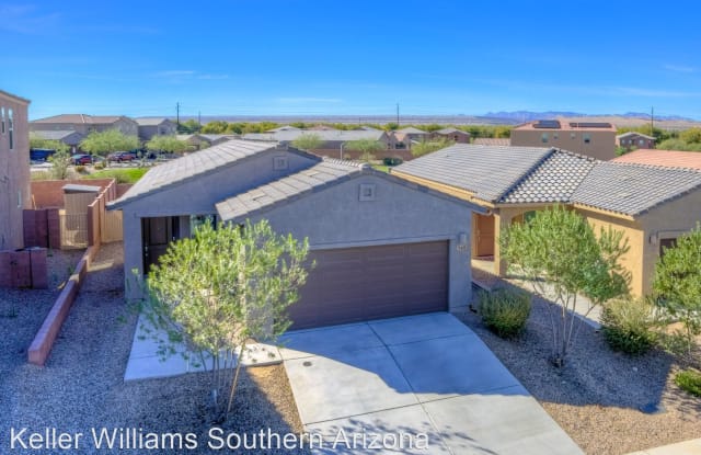 340 S Willow Wick Dr - 340 South Willow Wick Drive, Sahuarita, AZ 85629