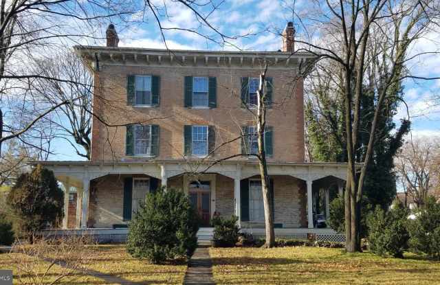 447 N LOUDOUN Street Gallery 1