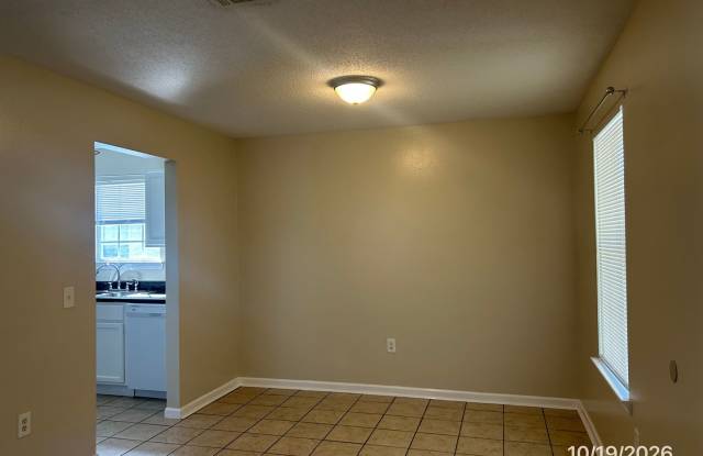 3BR/1.5BA Single Family Home in Gulfport.  Rent $1,220 Gallery 4