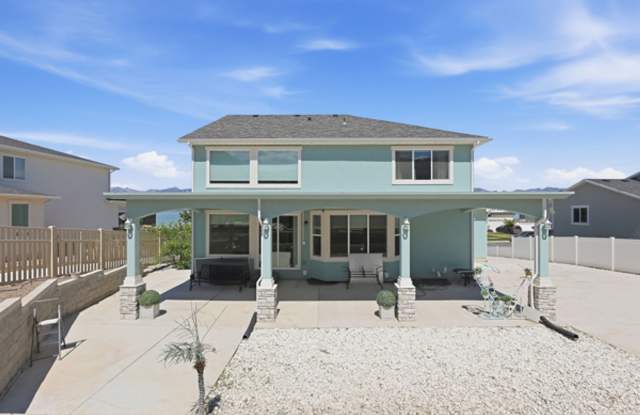 Large luxurious house with view of beautiful Utah Lake! Gallery 4