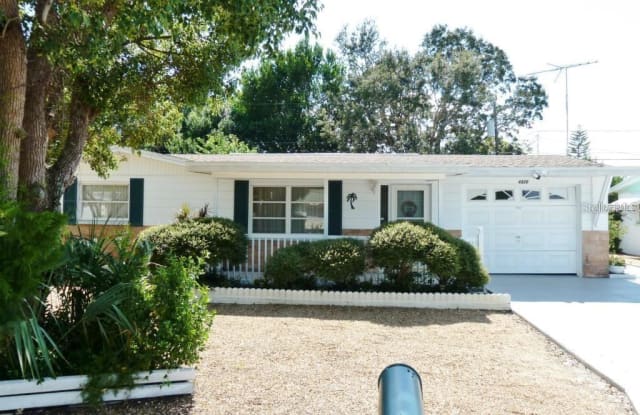 4820 GASLIGHT AVENUE - 4820 Gaslight Avenue, Holiday, FL 34690