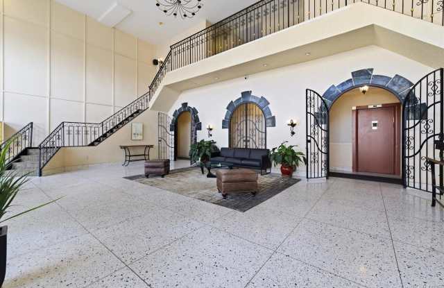 370 West Broadway Gallery 4