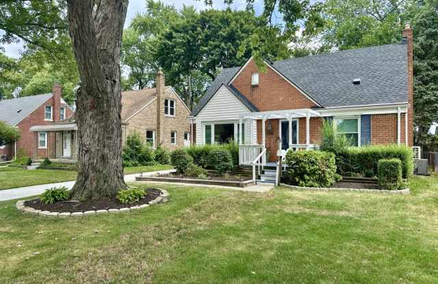 Charming Royal Oak 3-Bed with Sunroom, Deck, and 2.5-Car Garage photos photos