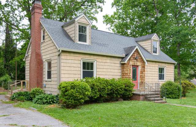 Charming Three-Bedroom Home East of Asheville photos photos