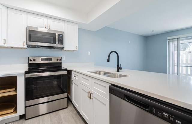 5745 Foxlake photos photos