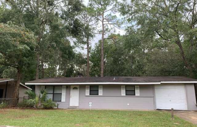 4 bed/ 2.5 bath home, Walk to the stadium! Available now! photos photos