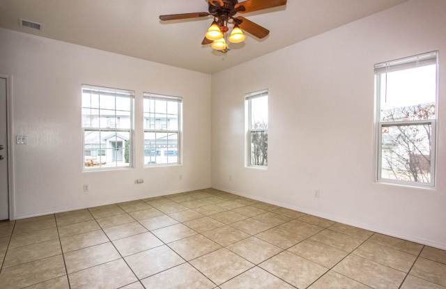 3 bedroom 2 bath home in Dewey Humboldt - Gallery 3