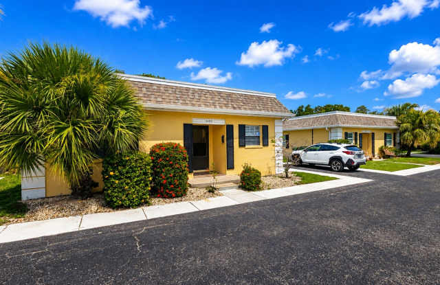Annual Unfurnished 2 bed 1.5 bath Villa in Sarasota Gallery 1