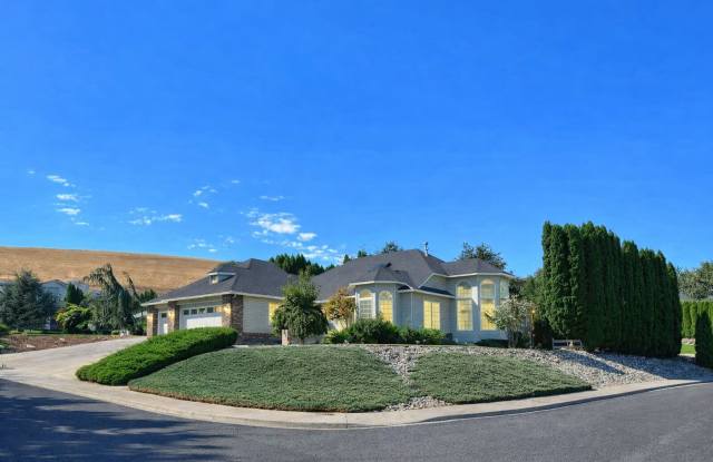 Executive 3 Bed Home with 3 Car Garage & Private Fenced Yard photos photos