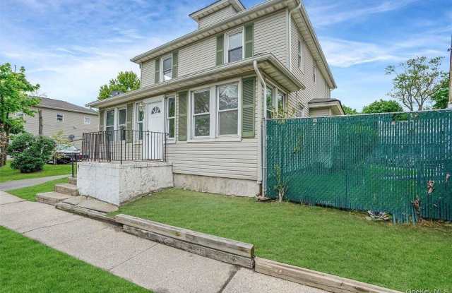 103 3rd Avenue - 103 Third Avenue, Bay Shore, NY 11706