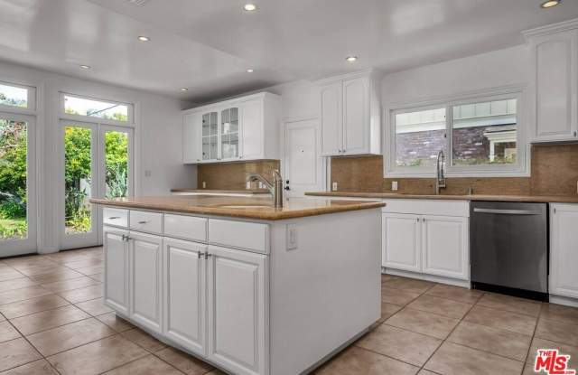 508 Moreno Ave - 508 Moreno Avenue, Los Angeles, CA 90049