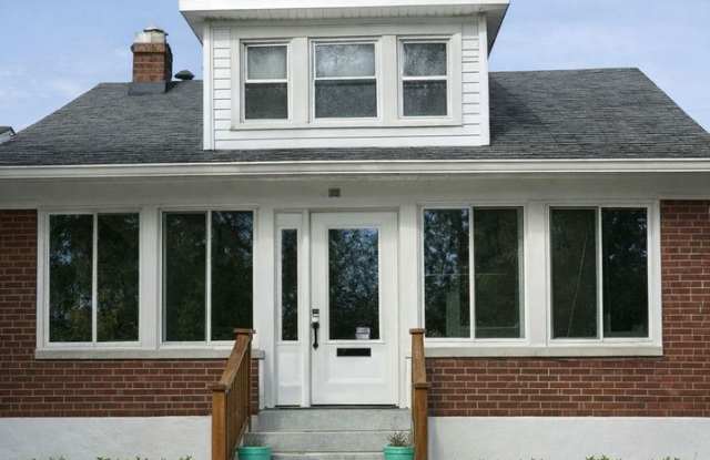 Gorgeous Renovated Highlands Bungalow – Available for Rent! photos photos