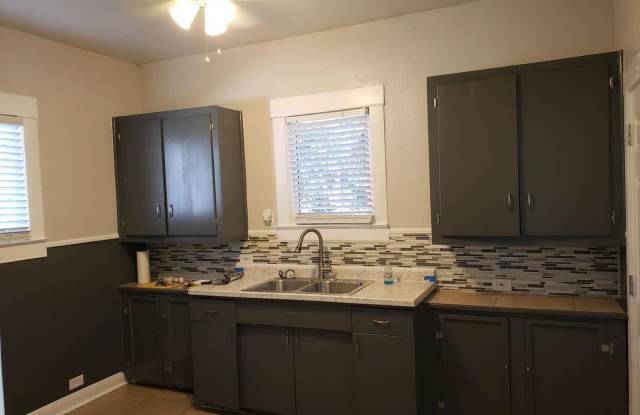 Cute and cozy 2 bedroom 1 bath home in 77641! Gallery 4
