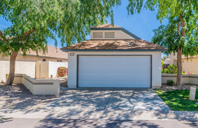Two Bedrooms  Two Baths House with 2 Car Garage Gallery 2