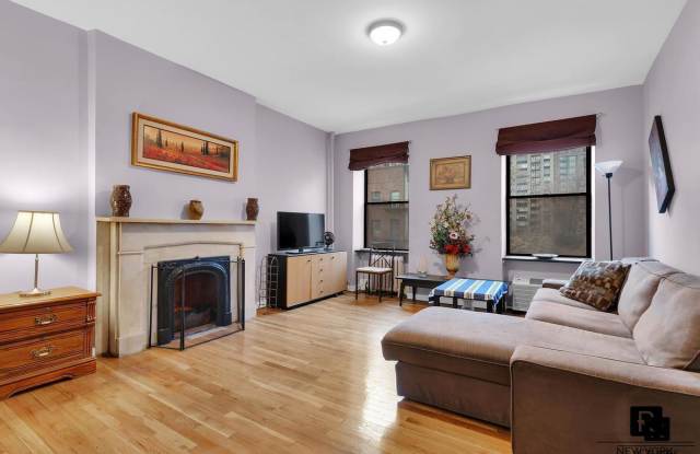 127 Lexington Avenue Gallery 2