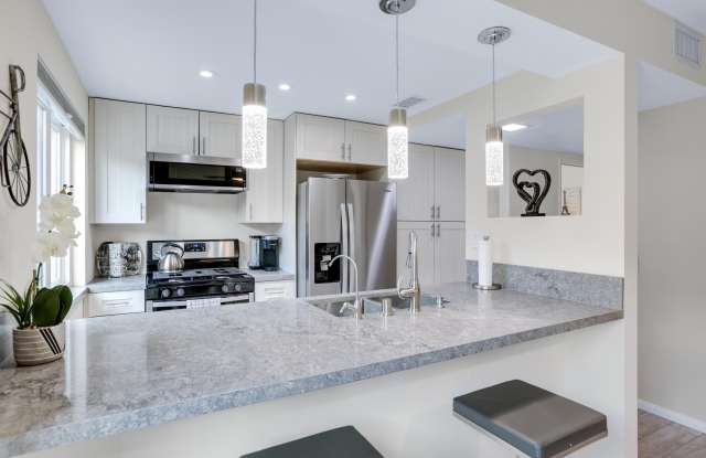 2274 N Indian Canyon Drive Gallery 2