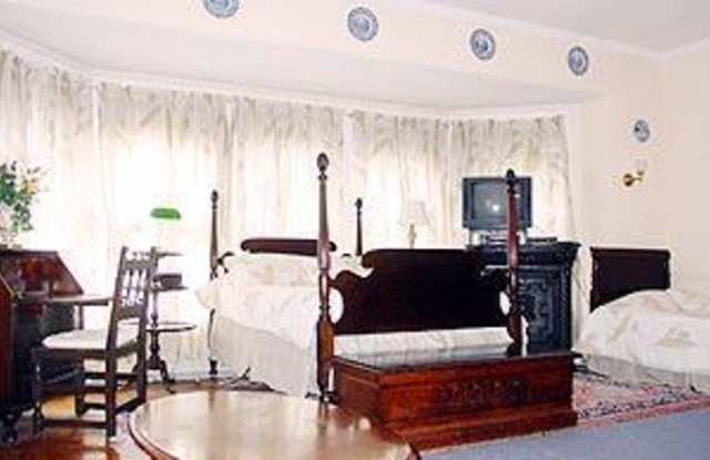 240 Commonwealth Ave. Gallery 2