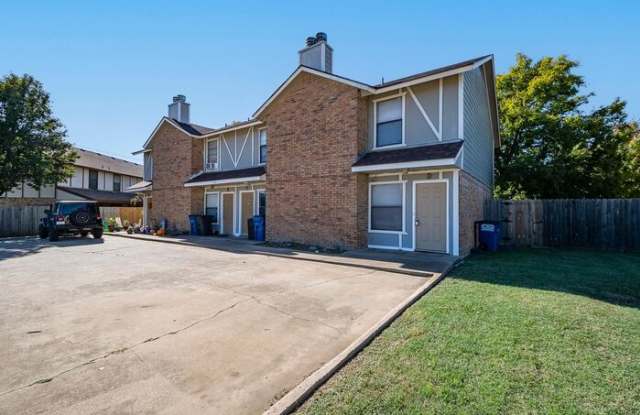 211 Meadow Court - 211 Meadow Court, Keller, TX 76248