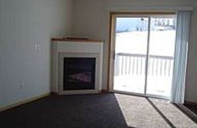 Three bed 2 bath townhome $1750/mo. - 427 Meadow Lane, Somerset, WI 54025