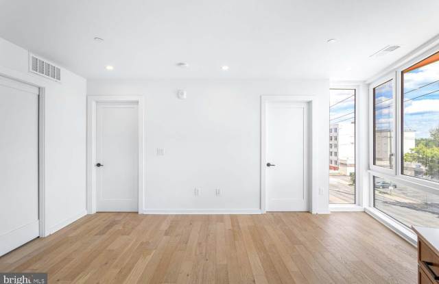 1522 RHODE Avenue NE Gallery 2