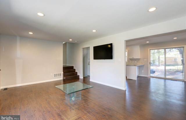 611 DEERHEAD COURT Gallery 3